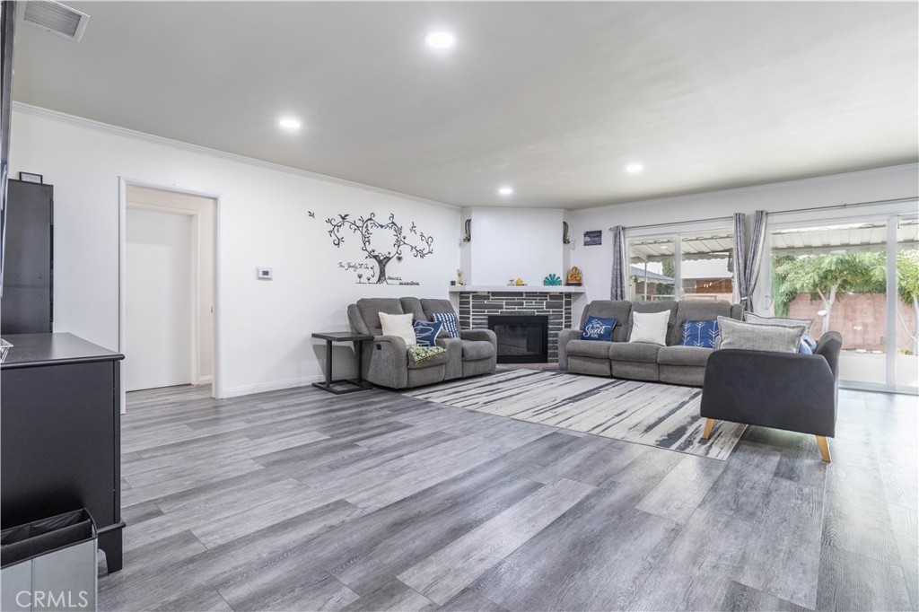 19127 Enadia Way Reseda, CA 91335 - Photo 8 of 37