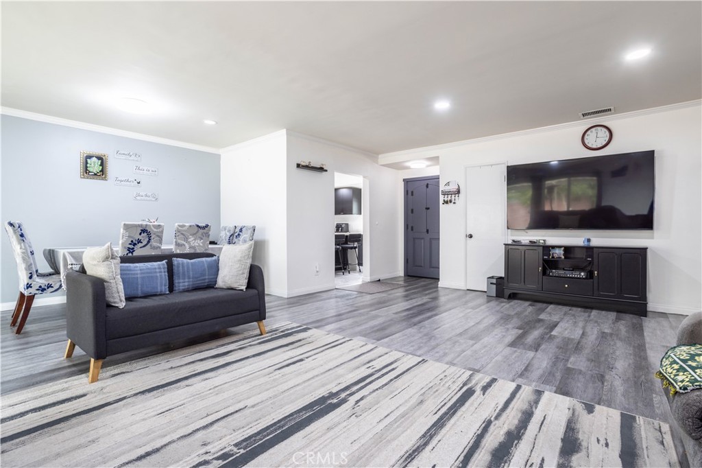 19127 Enadia Way Reseda, CA 91335 - Photo 10 of 37