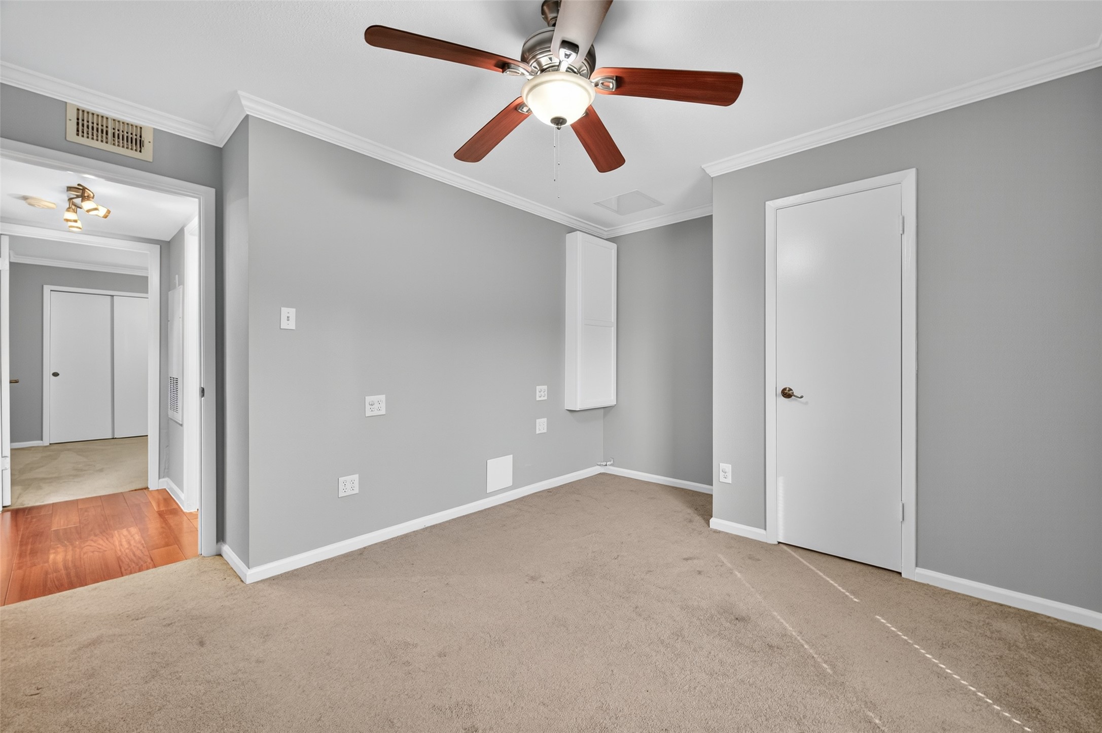 18800 Egret Bay Boulevard, Unit 1207 Webster, TX 77058 - Photo 12 of 30 wooden floor in an empty room