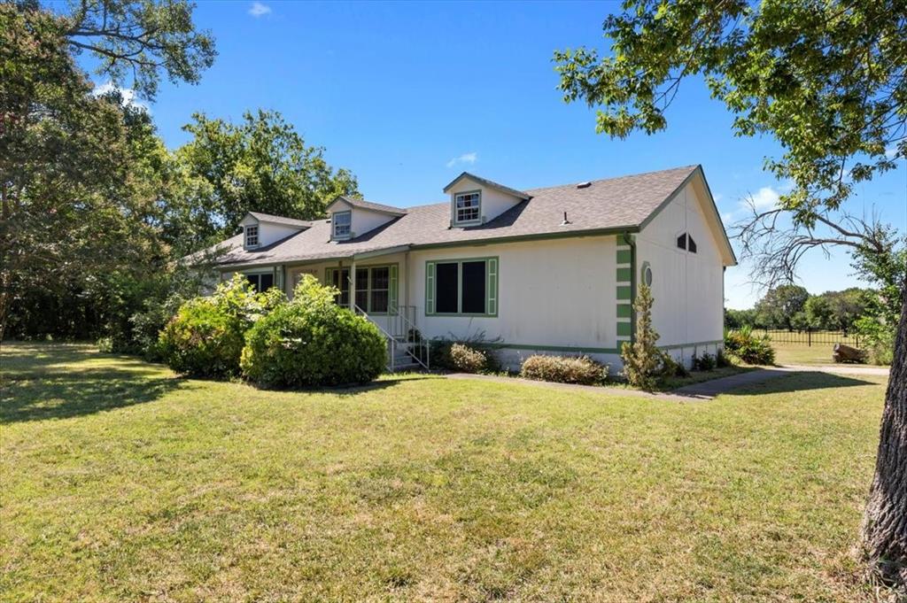 705 West Saunders Street Trenton, TX 75490 - Photo 4 of 37 a front view of a house with a yard