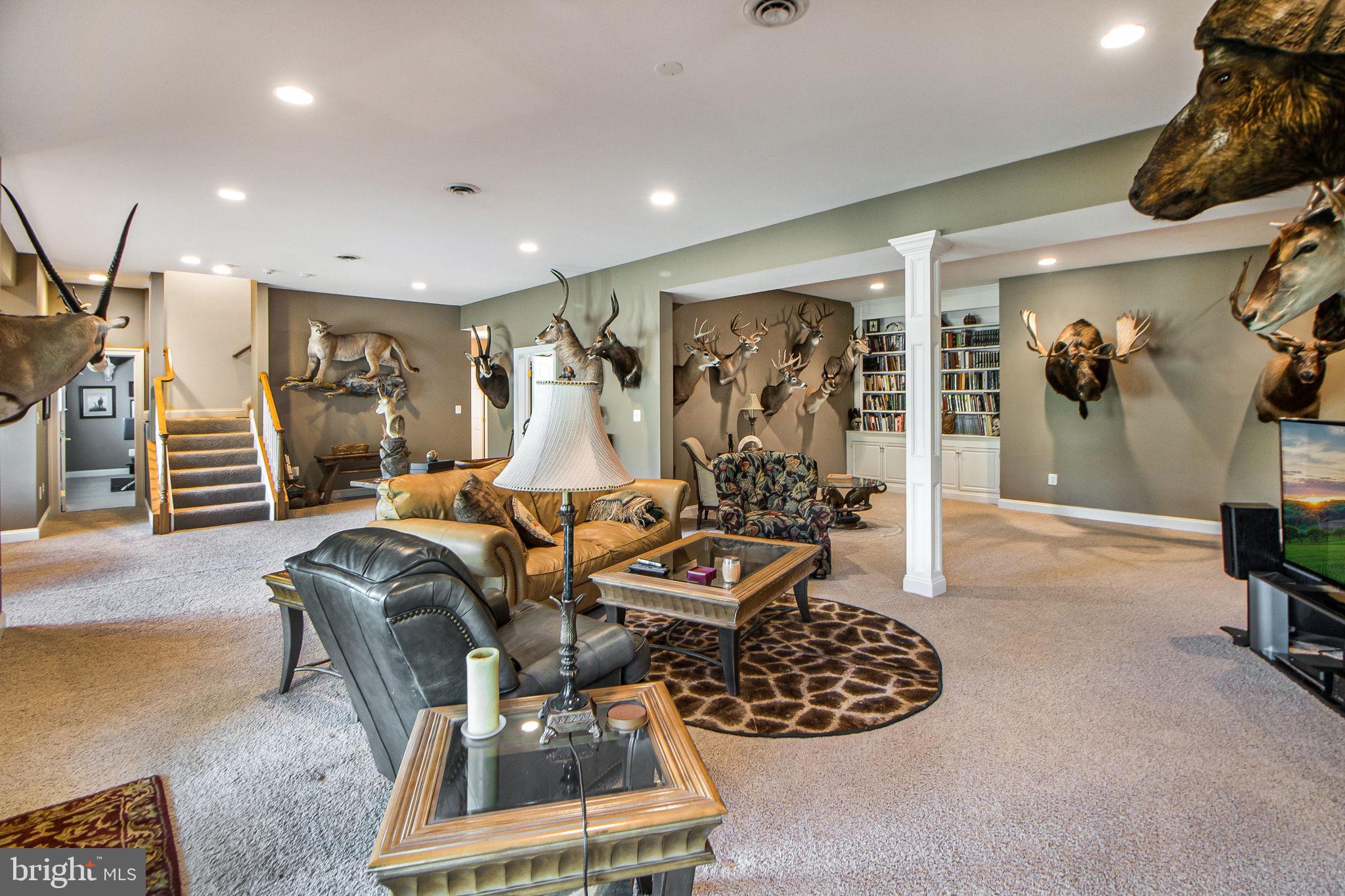 22841 West Harris Road Dickerson, MD 20842 - Photo 46 of 65 Family room