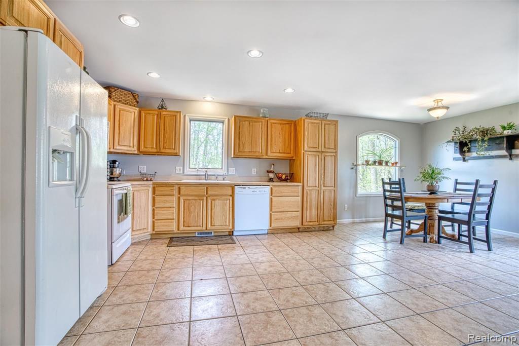 9045 Antcliff Road Howell, MI 48855 - Photo 10 of 50