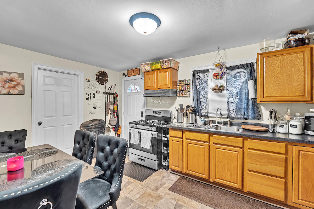 1423 Erie Street Racine, WI 53402 - Photo 6 of 17 Kitchen(1)