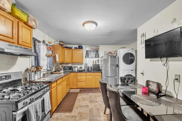 $185,000 | 1423 Erie Street, Racine, WI 53402