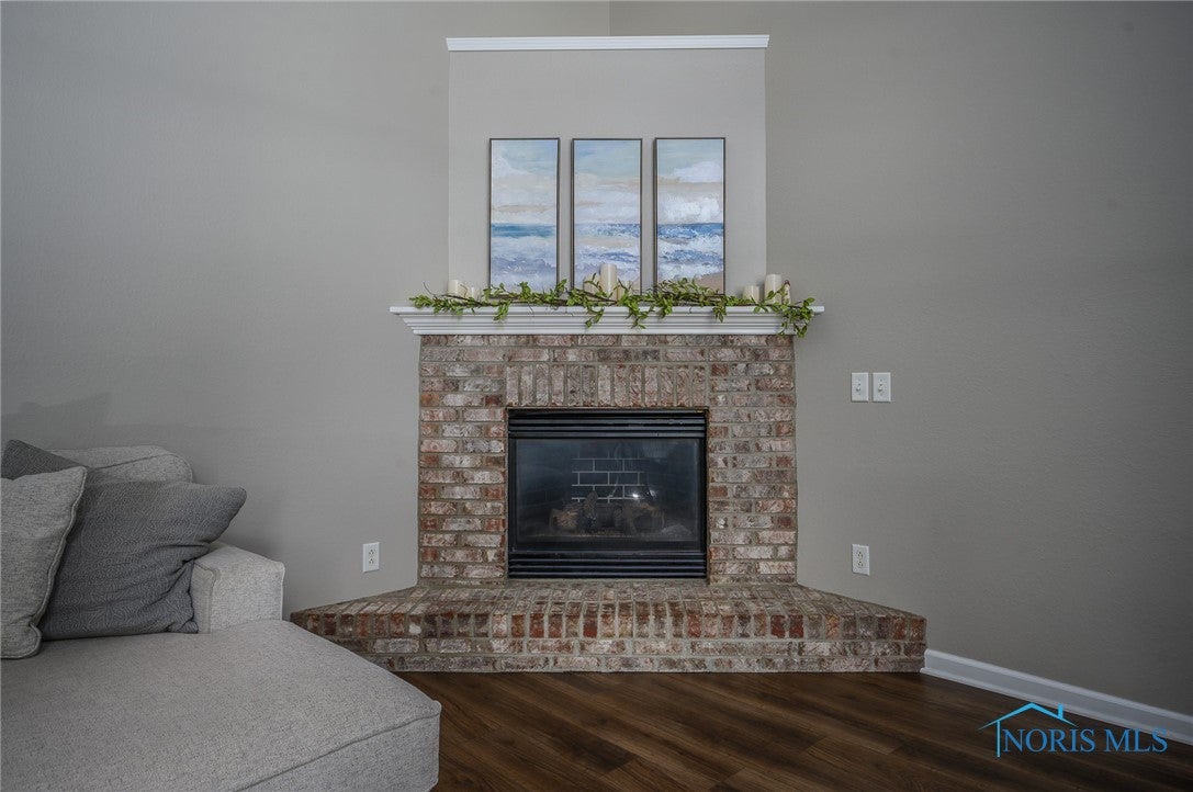 7126 Ramblehurst Road Sylvania, OH 43560 - Photo 12 of 33 Gas fireplace!