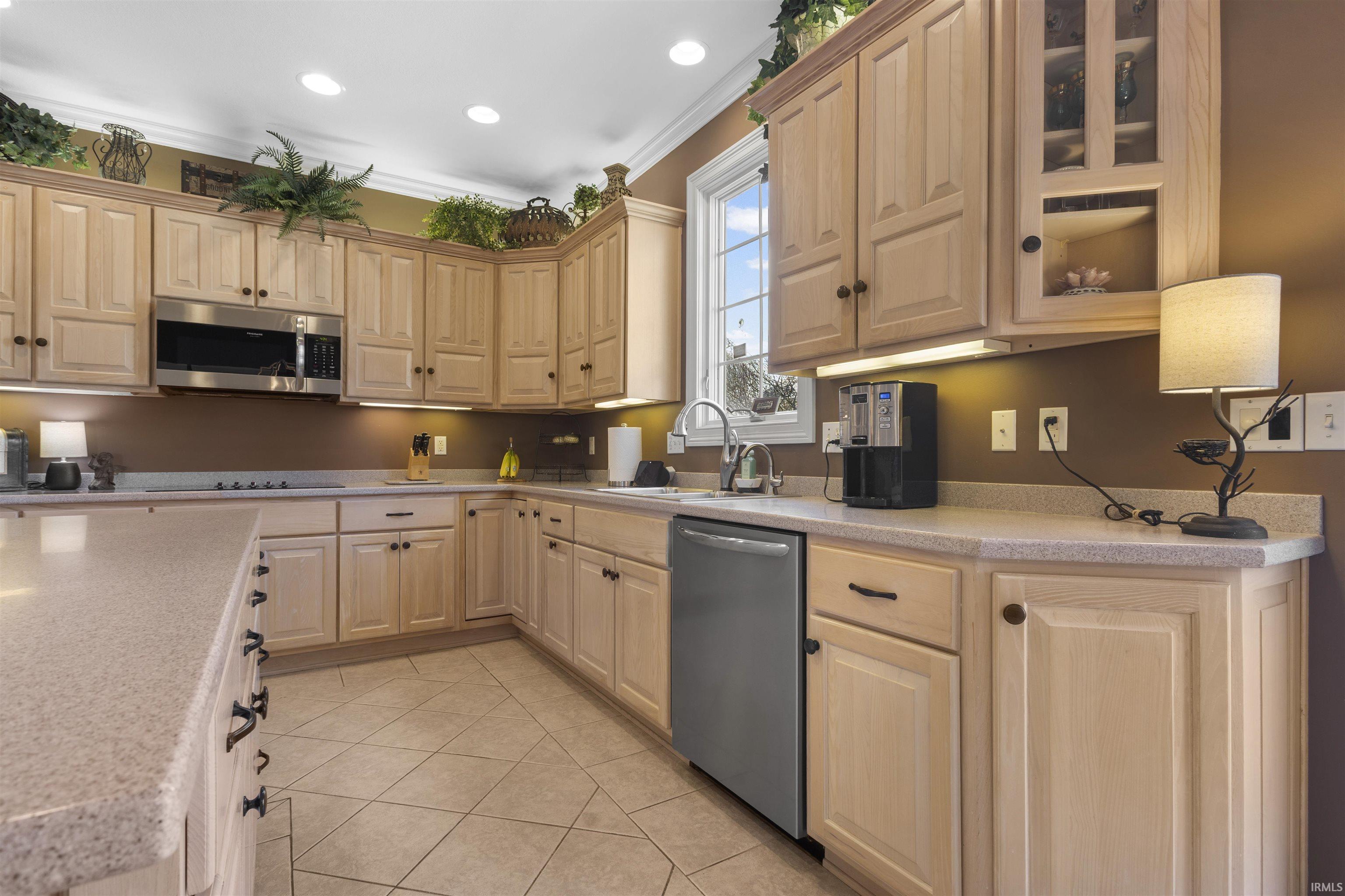 10622 Maple Springs Cove Fort Wayne, IN 46845 - Photo 8 of 36