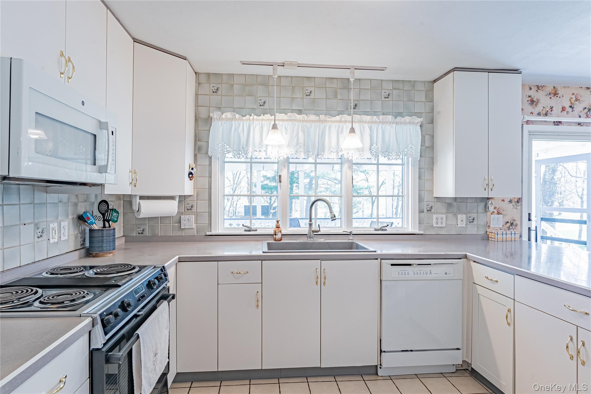 1 Paulette Lane Wappingers Falls, NY 12590 - Photo 8 of 42