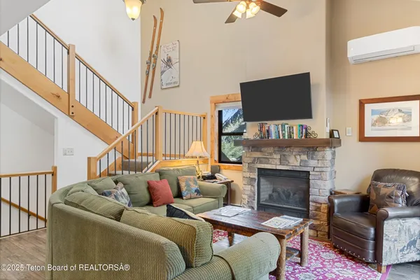 $2,550,000 | 371 Snow King Loop, Jackson, WY 83001