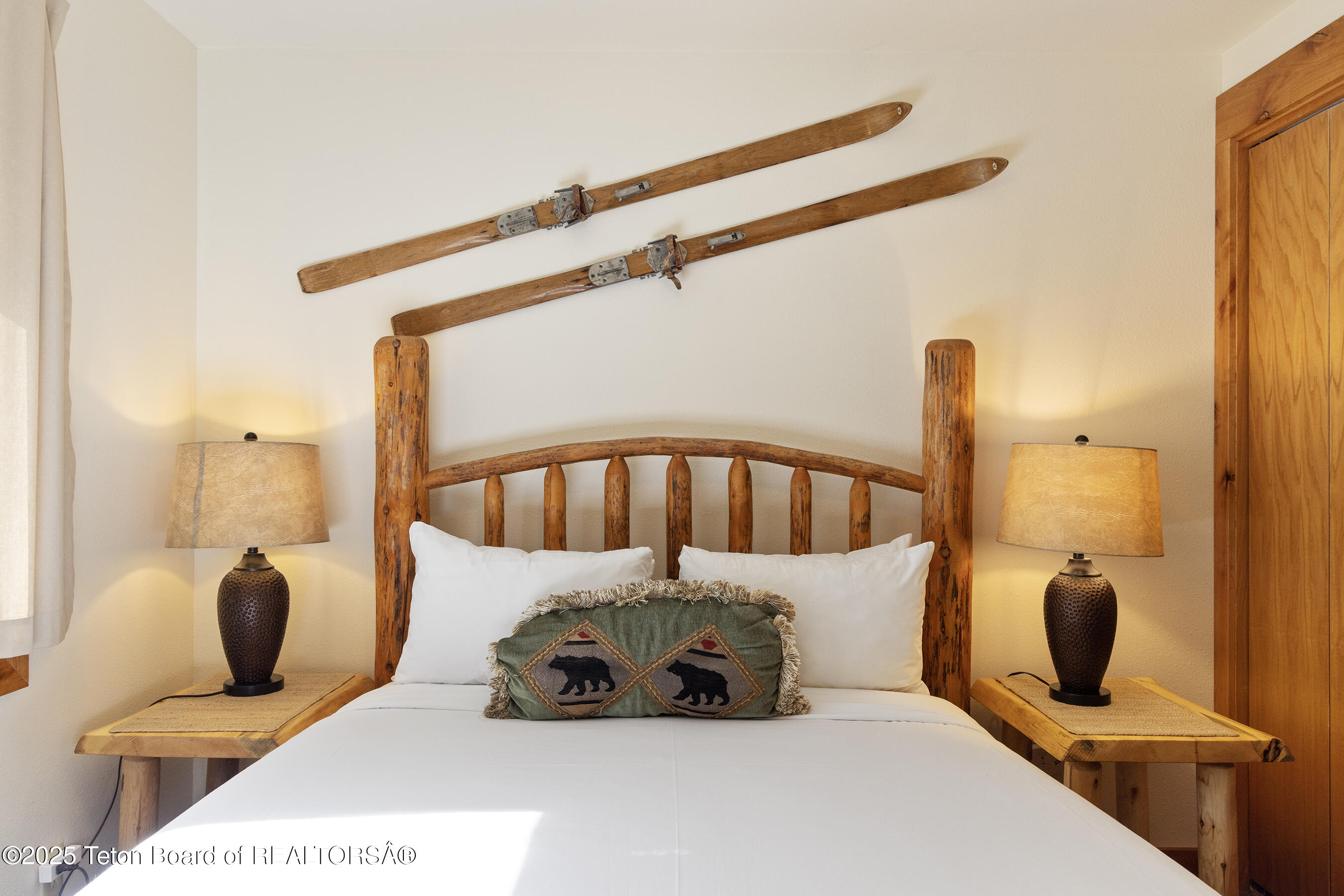 371 Snow King Loop Jackson, WY 83001 - Photo 20 of 22 Guest Bed Skis