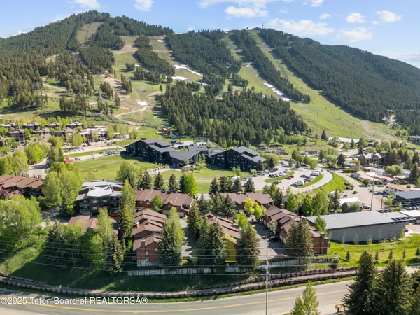 $2,550,000 | 371 Snow King Loop, Jackson, WY 83001