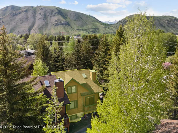 $2,550,000 | 371 Snow King Loop, Jackson, WY 83001