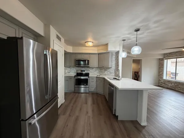 $2,995 | 902 South Surfside Drive, Gilbert, AZ 85233