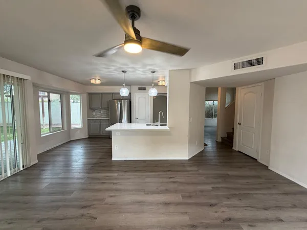 $2,995 | 902 South Surfside Drive, Gilbert, AZ 85233