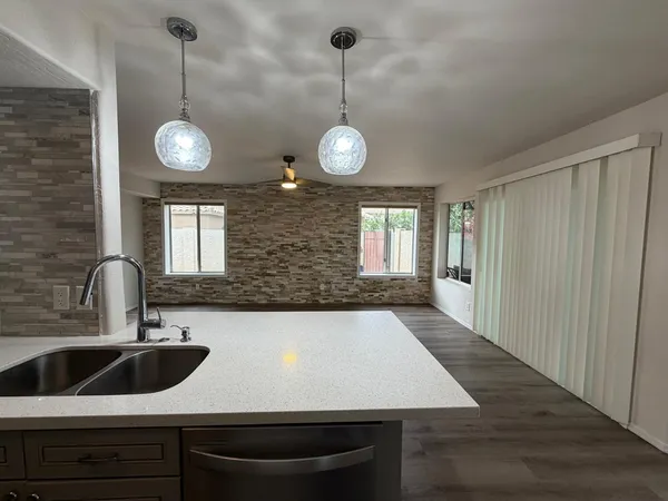 $2,995 | 902 South Surfside Drive, Gilbert, AZ 85233