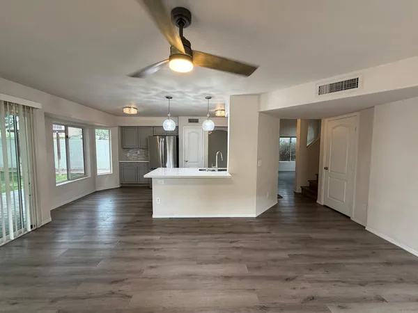 $2,995 | 902 South Surfside Drive, Gilbert, AZ 85233