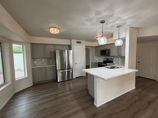 $2,995 | 902 South Surfside Drive, Gilbert, AZ 85233