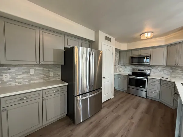 $2,995 | 902 South Surfside Drive, Gilbert, AZ 85233