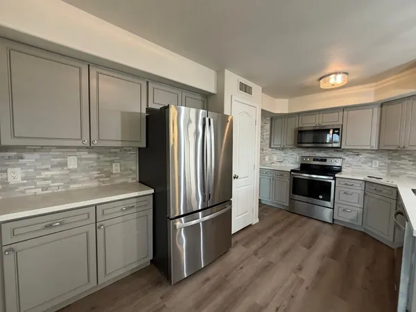 $2,995 | 902 South Surfside Drive, Gilbert, AZ 85233