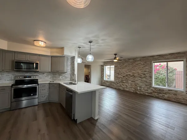 $2,995 | 902 South Surfside Drive, Gilbert, AZ 85233