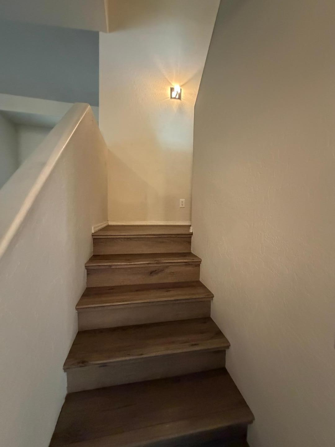 902 South Surfside Drive Gilbert, AZ 85233 - Photo 18 of 35 a view of entryway