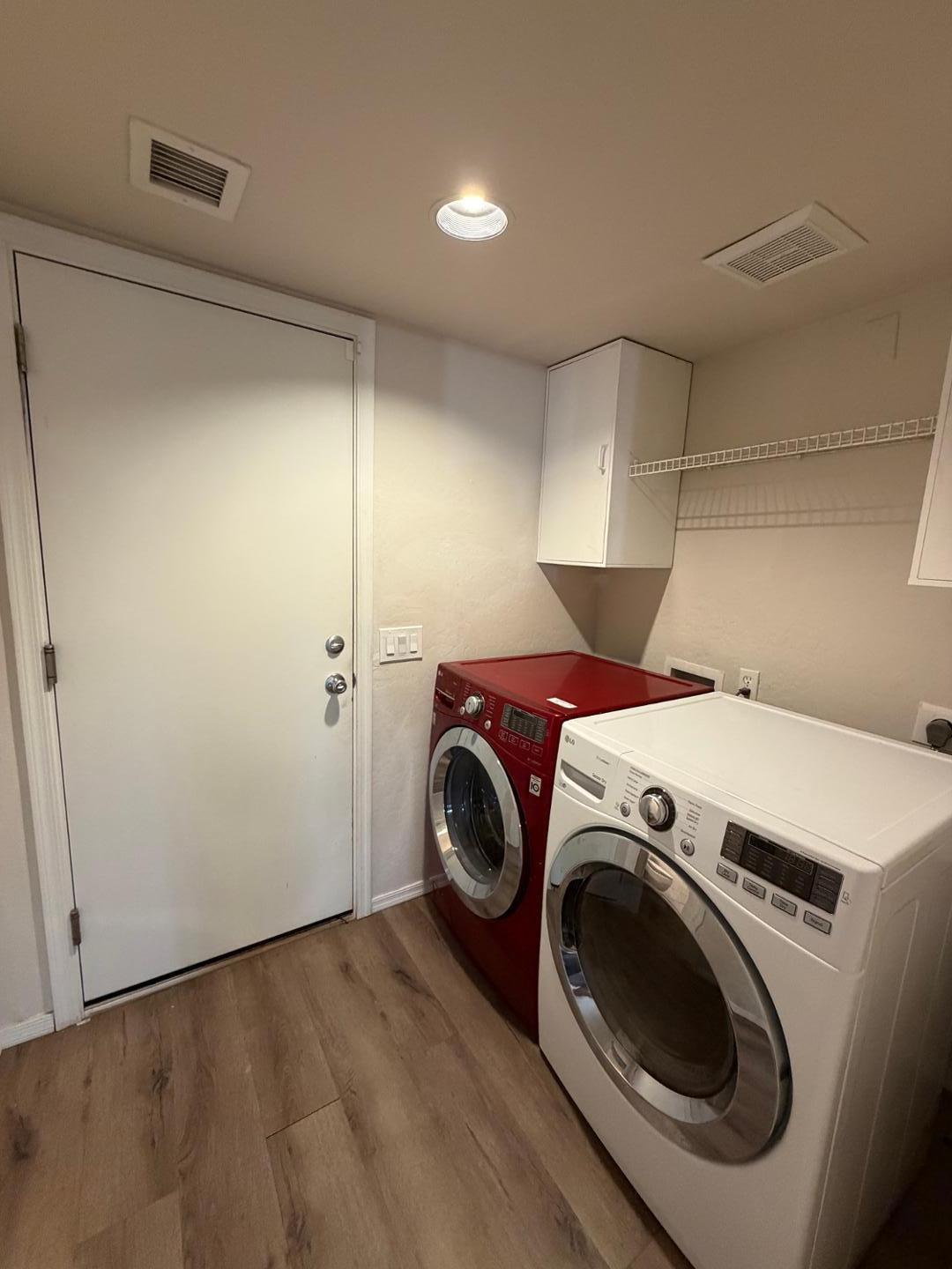 902 South Surfside Drive Gilbert, AZ 85233 - Photo 28 of 35 a utility room with dryer and washer
