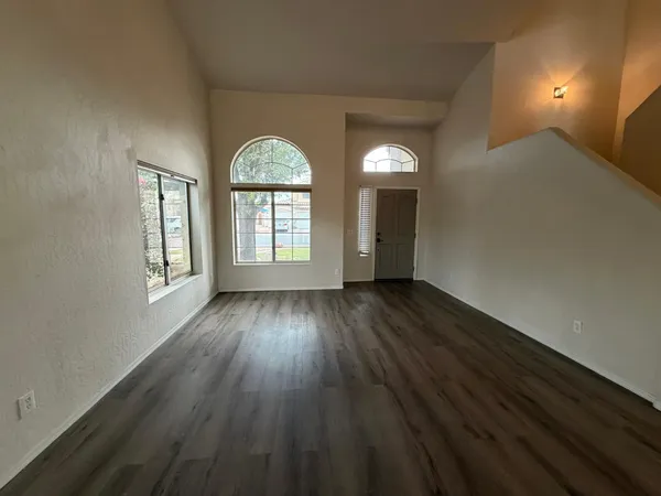 $2,995 | 902 South Surfside Drive, Gilbert, AZ 85233