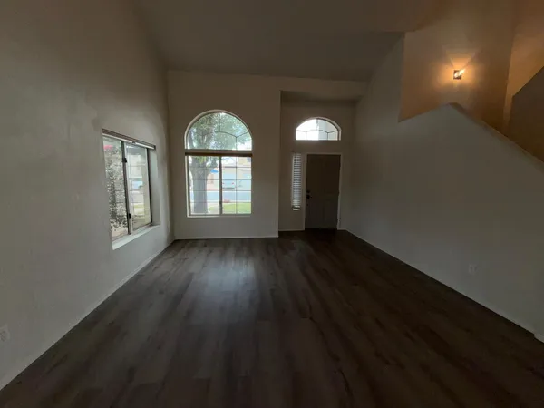 $2,995 | 902 South Surfside Drive, Gilbert, AZ 85233