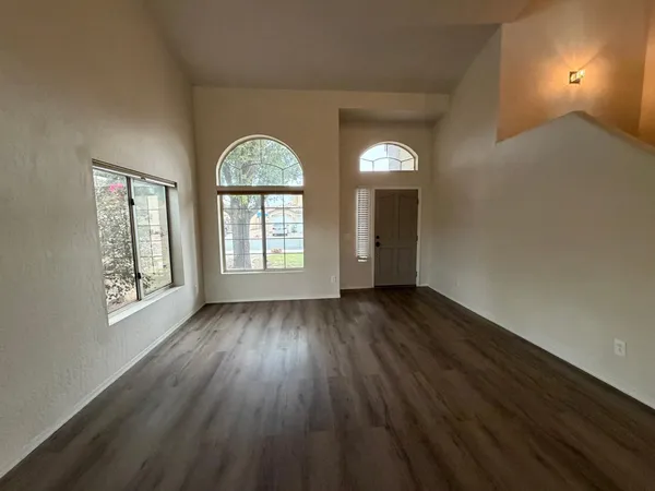 $2,995 | 902 South Surfside Drive, Gilbert, AZ 85233