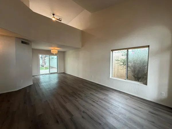 $2,995 | 902 South Surfside Drive, Gilbert, AZ 85233