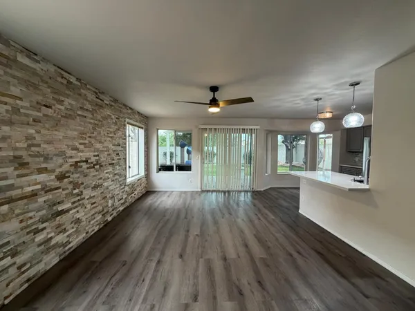 $2,995 | 902 South Surfside Drive, Gilbert, AZ 85233