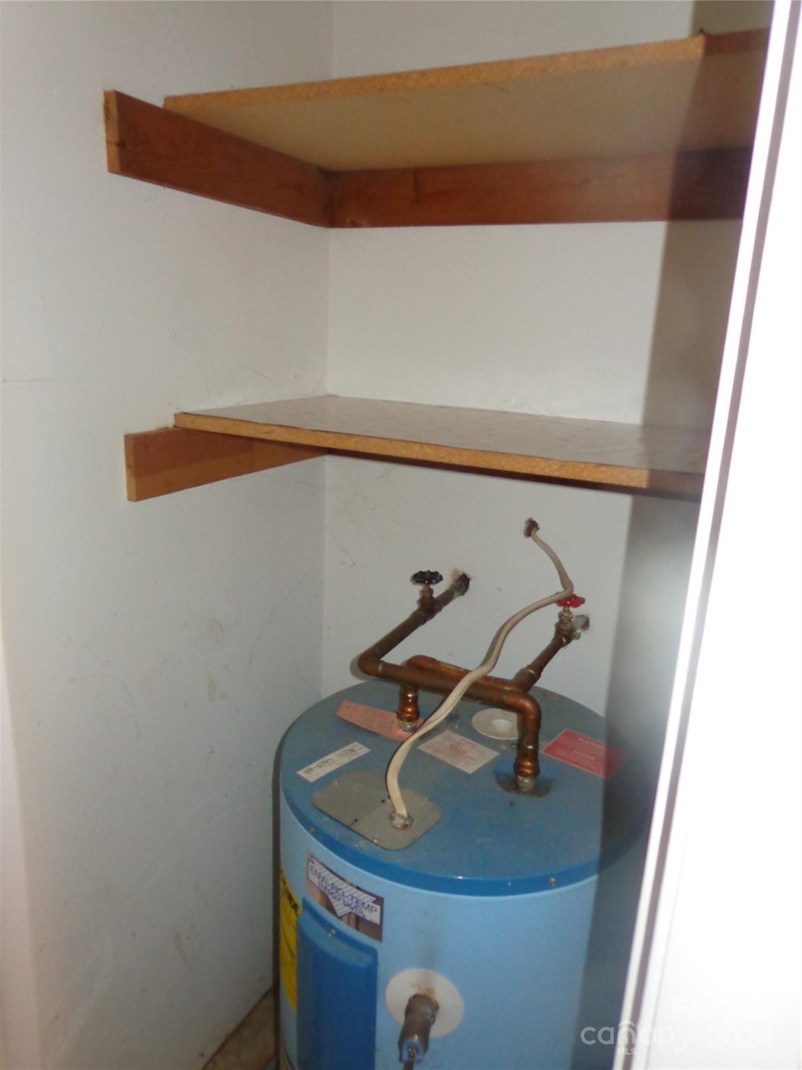 981 Rufus Robinson Road Sylva, NC 28779 - Photo 16 of 27 a room with table and mirror