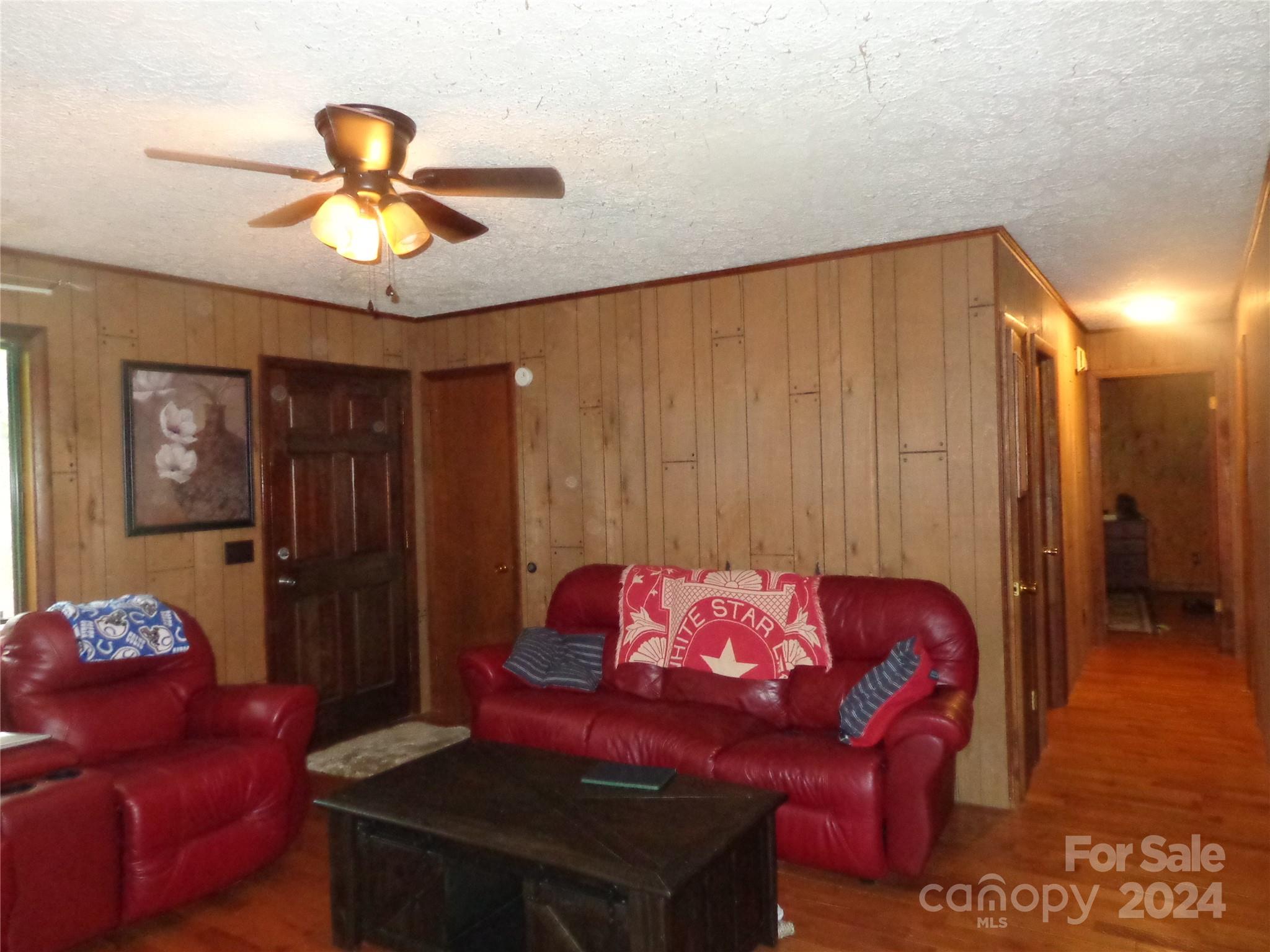 981 Rufus Robinson Road Sylva, NC 28779 - Photo 3 of 27 a living room with furniture