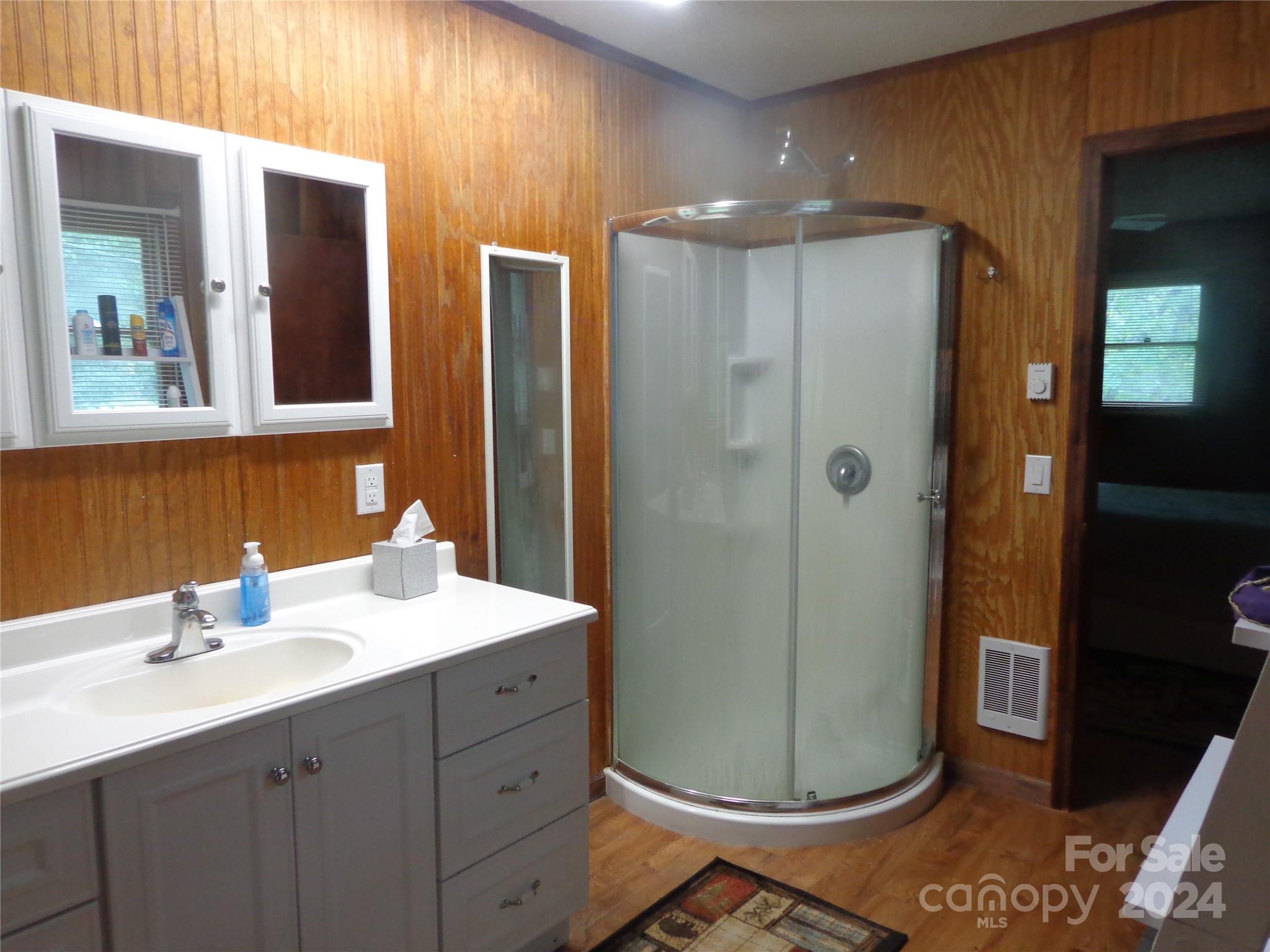 981 Rufus Robinson Road Sylva, NC 28779 - Photo 8 of 27 a bathroom with a sink a shower a mirror and a bathtub