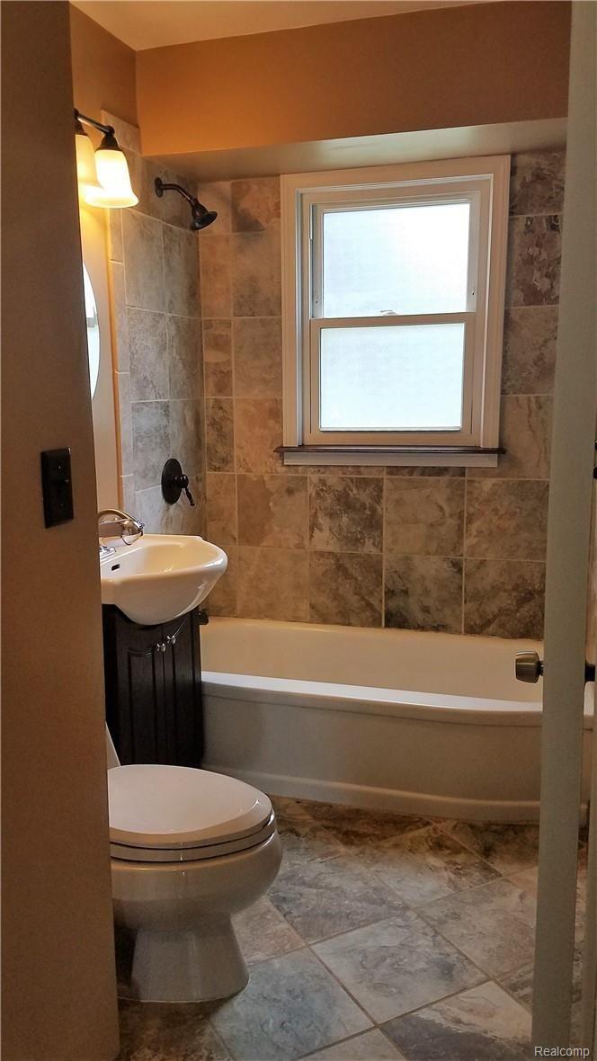 4501 Red Arrow Road Flint, MI 48507 - Photo 18 of 41 full bath.jpg