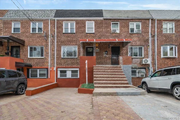 $714,999 | 186-01 Henderson Avenue | Hollis