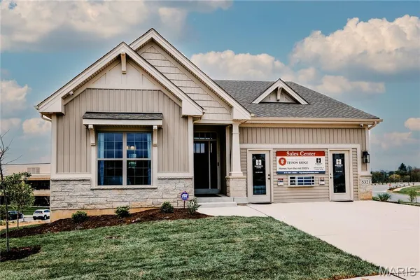 $877,649 | 5321 Tesson Court, St. Louis, MO 63128