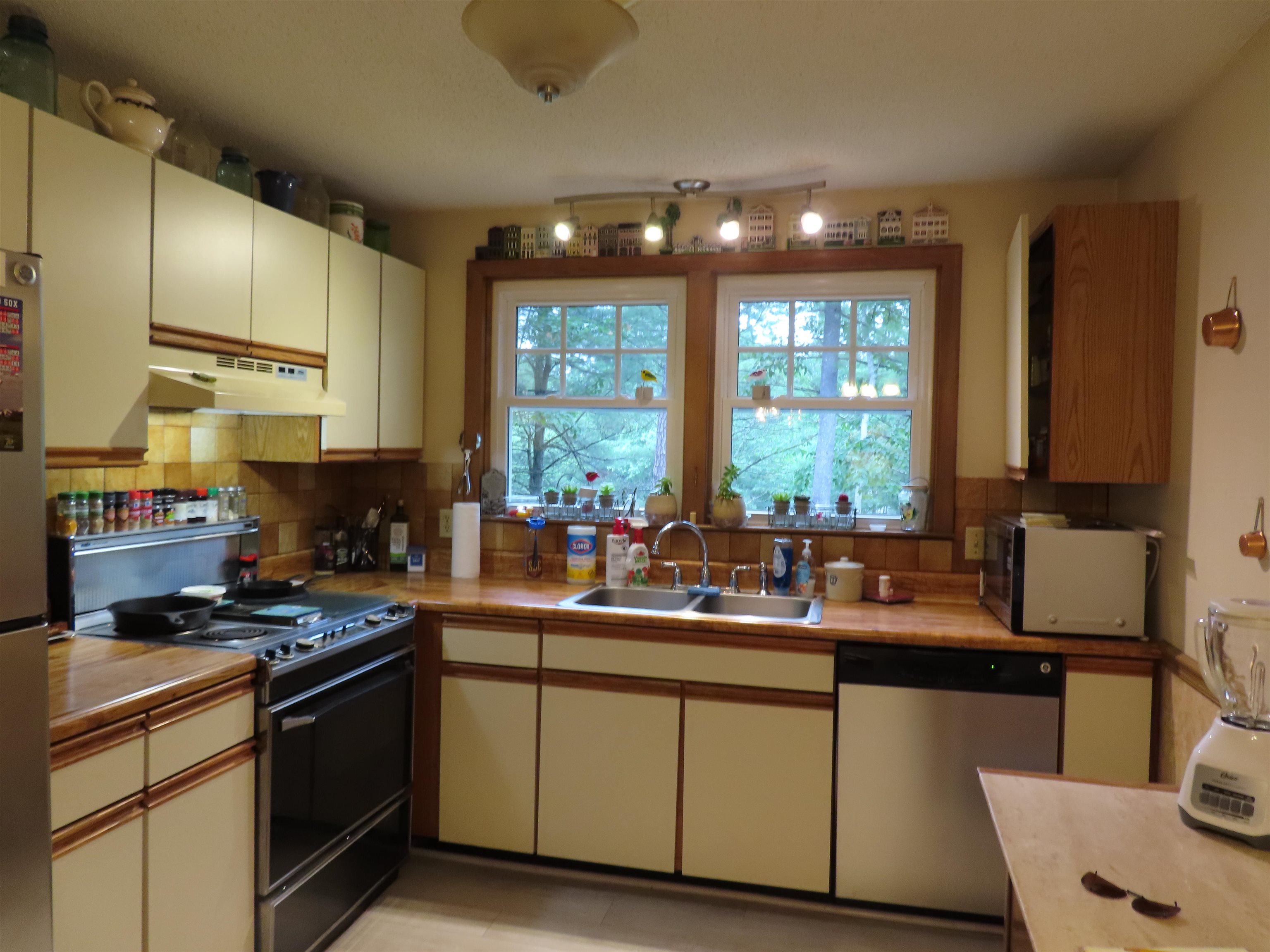 20 Princeton Road Windham, NH 03087 - Photo 2 of 13