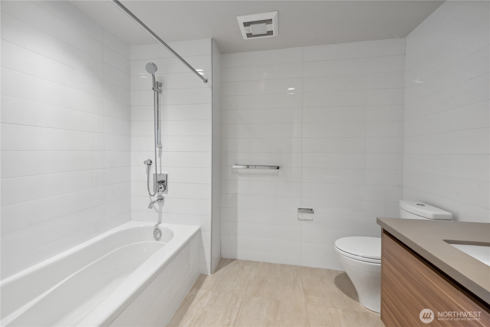 583 Battery Street, Unit 3103N Seattle, WA 98121 - Photo 15 of 39 a bathroom with a toilet and a bath tub
