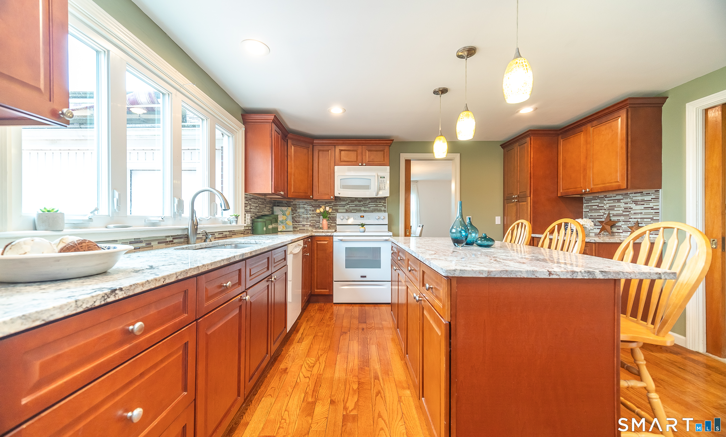 779 Ridge Road Middletown, CT 06457 - Photo 5 of 35