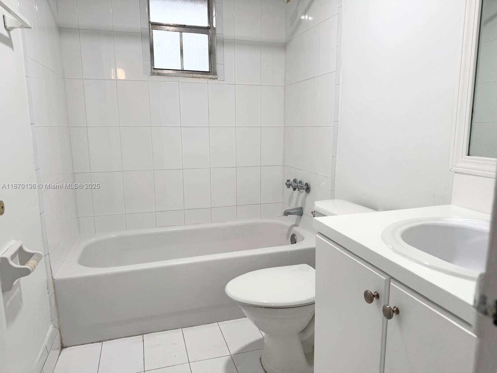 8500 Southwest 109th Avenue, Unit 6118 Miami, FL 33173 - Photo 13 of 15 a bathroom with a sink a toilet and bathtub