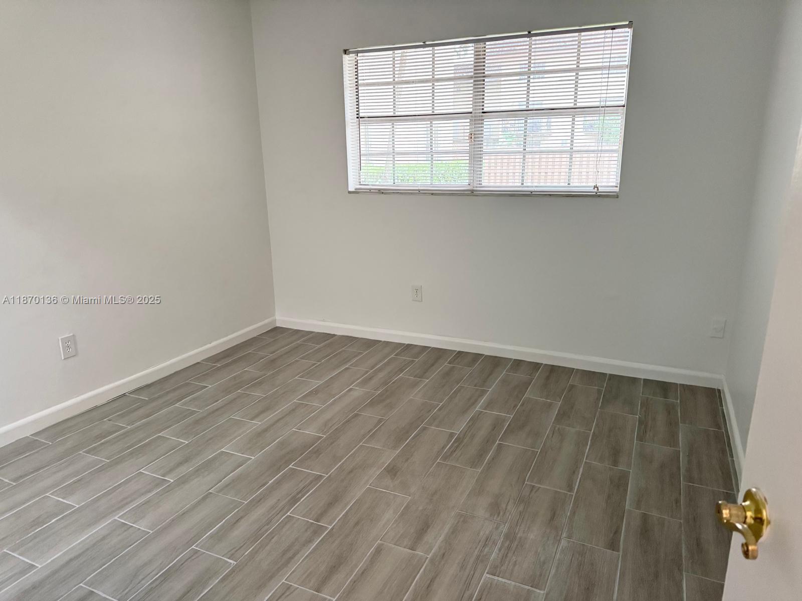 8500 Southwest 109th Avenue, Unit 6118 Miami, FL 33173 - Photo 4 of 15 an empty room with a window