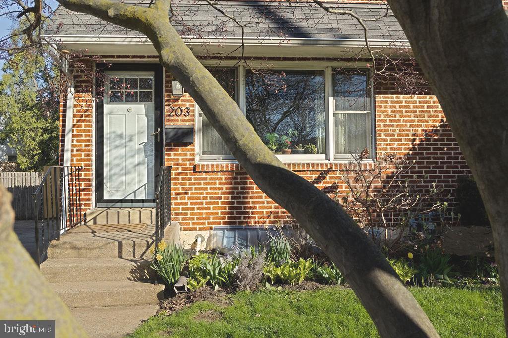 203 East Rosedale Avenue West Chester, PA 19382 - Photo 2 of 30