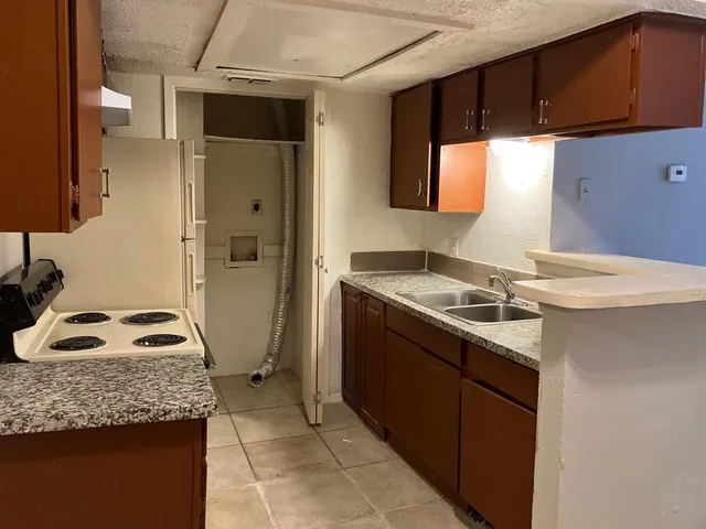 $1,200 | 7152 Fair Oaks Avenue, Unit 2179, Dallas, TX 75231