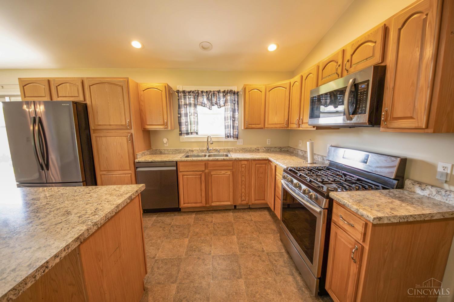 6231 Hunt Road Blanchester, OH 45107 - Photo 6 of 20