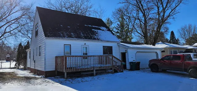 $166,900 | 384 5th Street Southwest, Wells, MN 56097