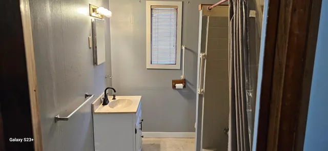 $166,900 | 384 5th Street Southwest, Wells, MN 56097