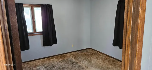 $166,900 | 384 5th Street Southwest, Wells, MN 56097