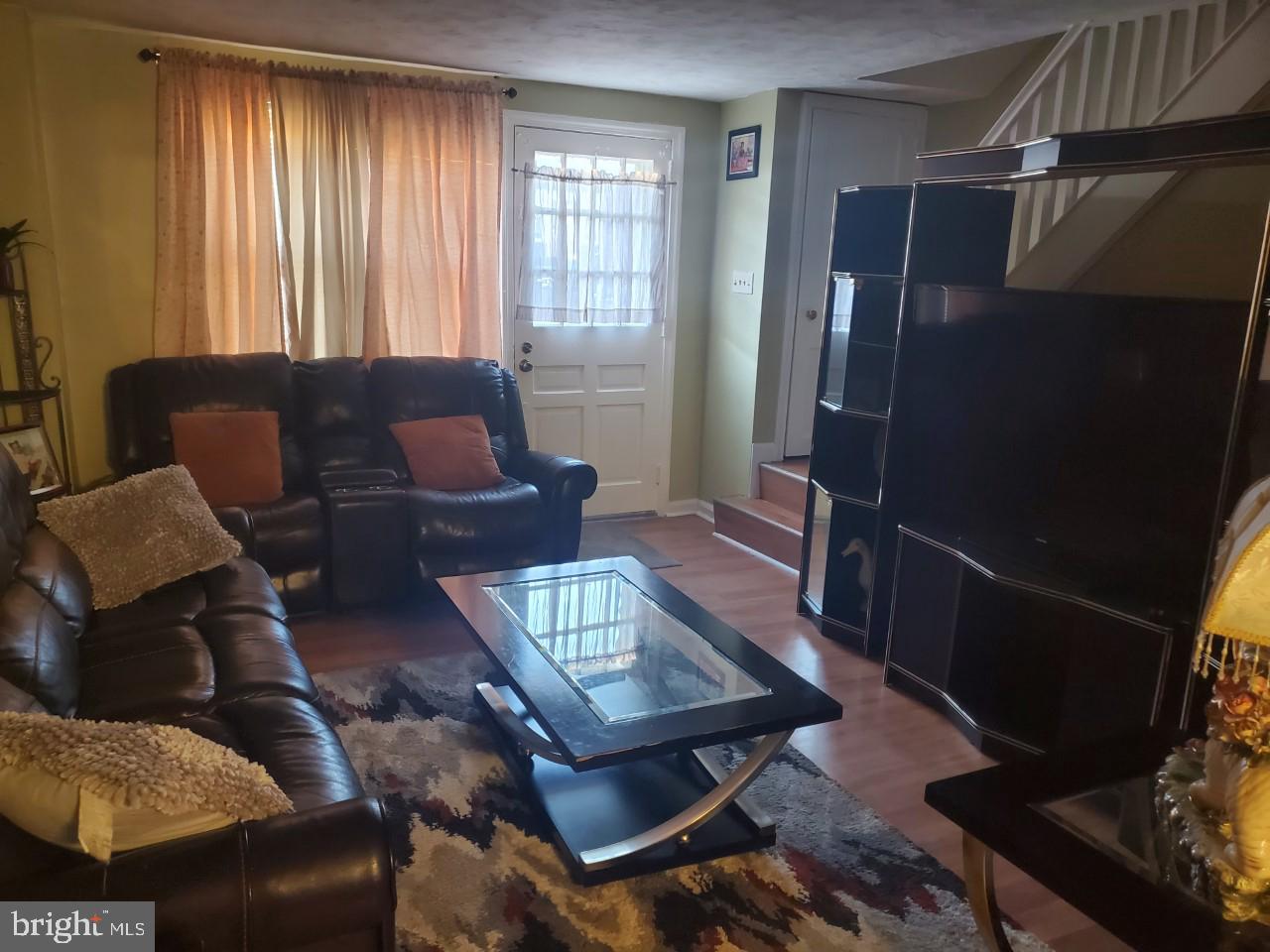 553 Snowden Road Upper Darby, PA 19082 - Photo 3 of 11