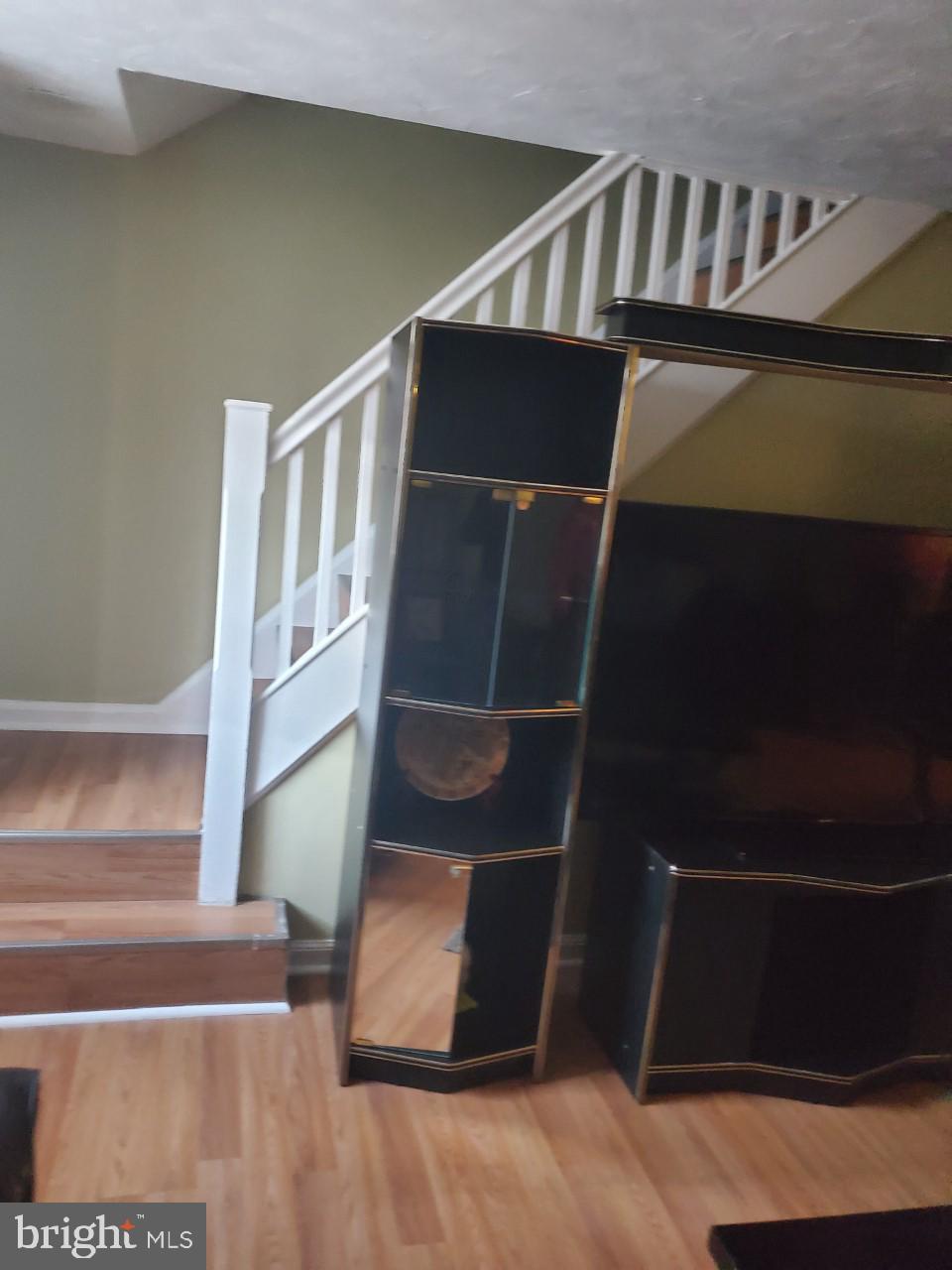 553 Snowden Road Upper Darby, PA 19082 - Photo 4 of 11