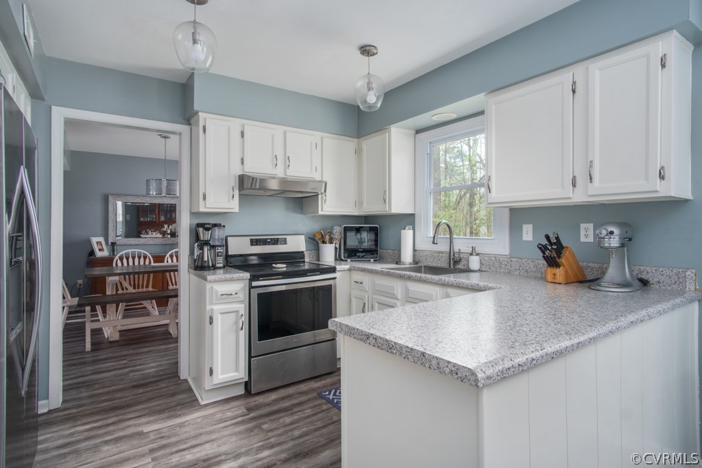 4404 Rabbit Foot Place Chesterfield, VA 23236 - Photo 11 of 32 a kitchen with granite countertop a sink cabinets and stainless steel appliances